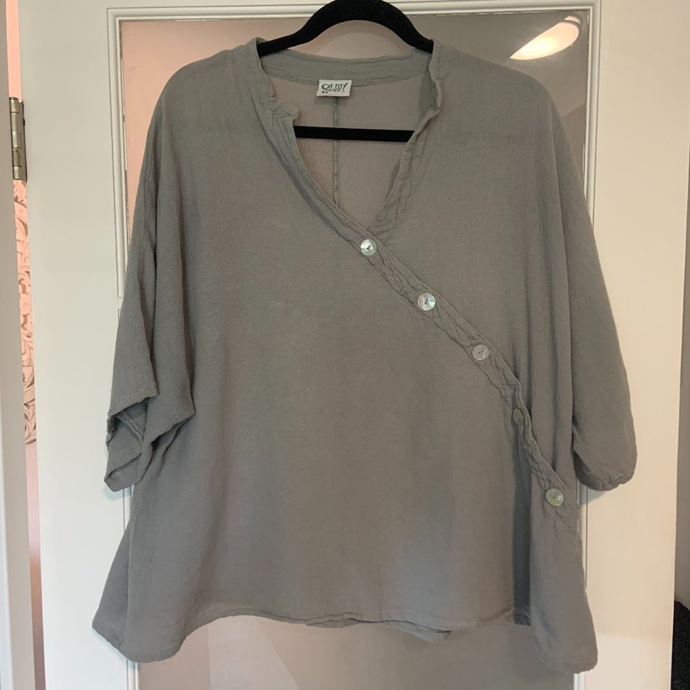 Oh My Gauze! Button Top Nickel Size 1 EUC